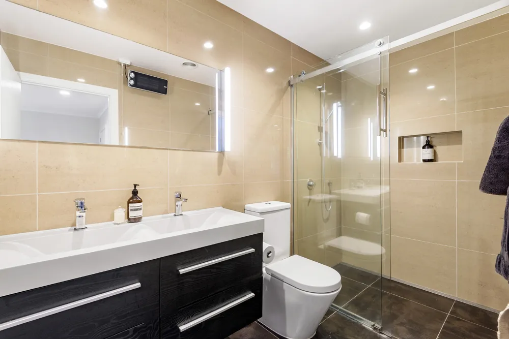 Photos of 136A Birkenhead Avenue