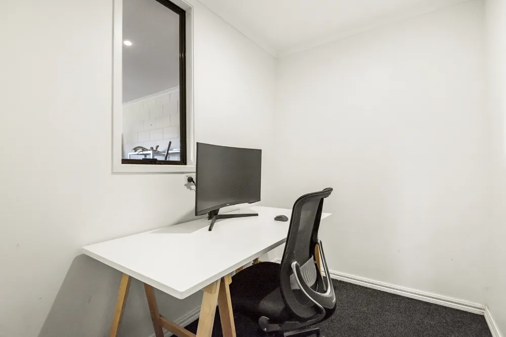 Photos of 136A Birkenhead Avenue