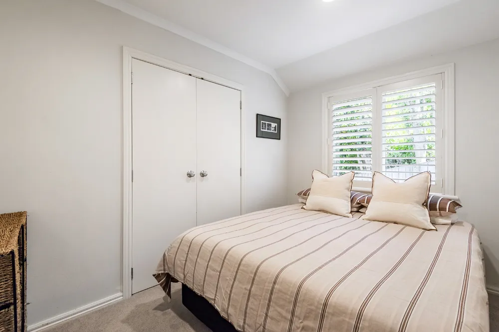 Photos of 136A Birkenhead Avenue