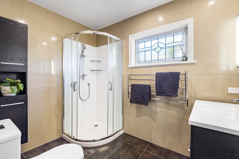 Photos of 136A Birkenhead Avenue