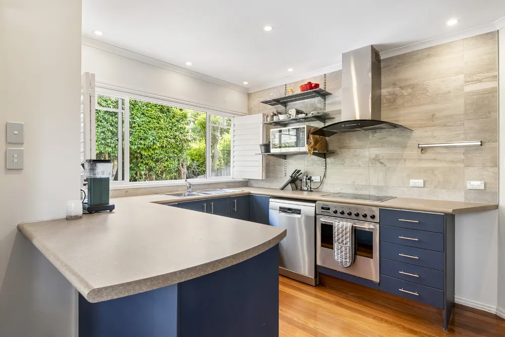 Photos of 136A Birkenhead Avenue