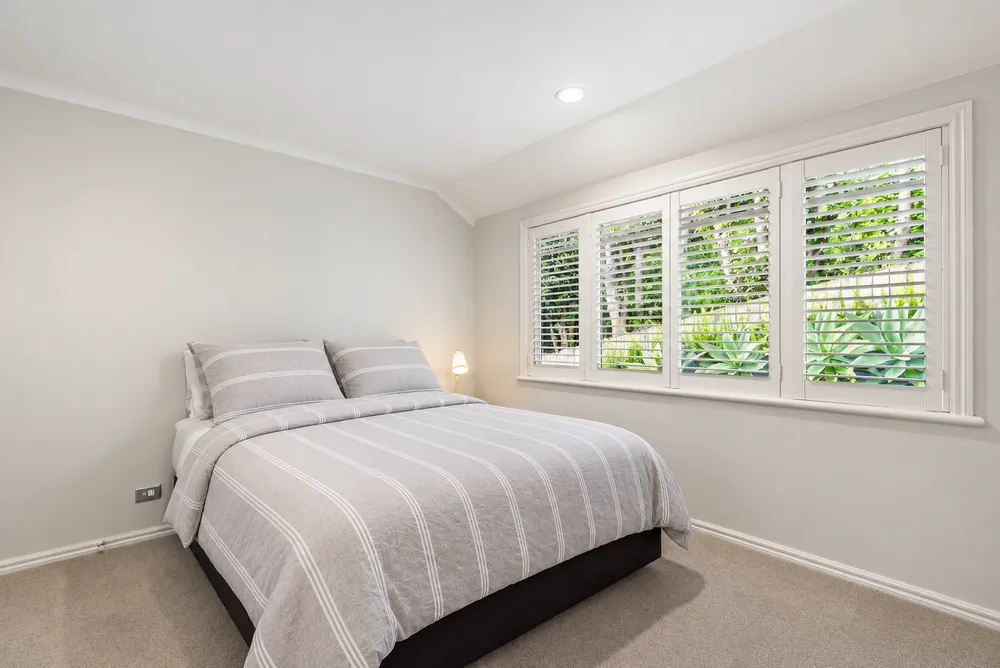 Photos of 136A Birkenhead Avenue