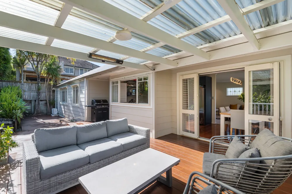 Photos of 136A Birkenhead Avenue