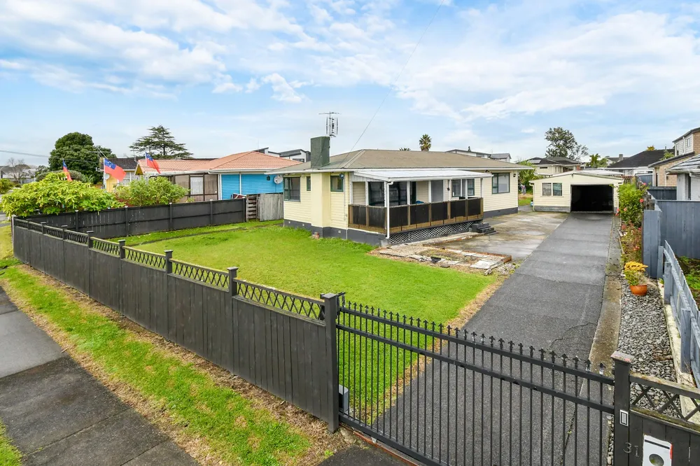 Photos of 31 Hokianga Street