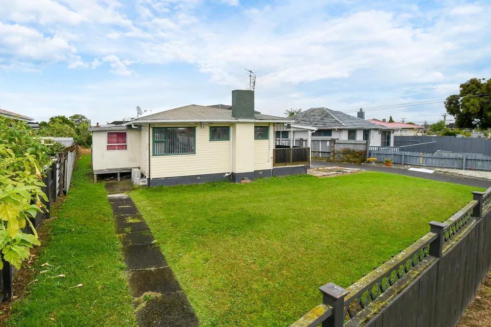 Photos of 31 Hokianga Street