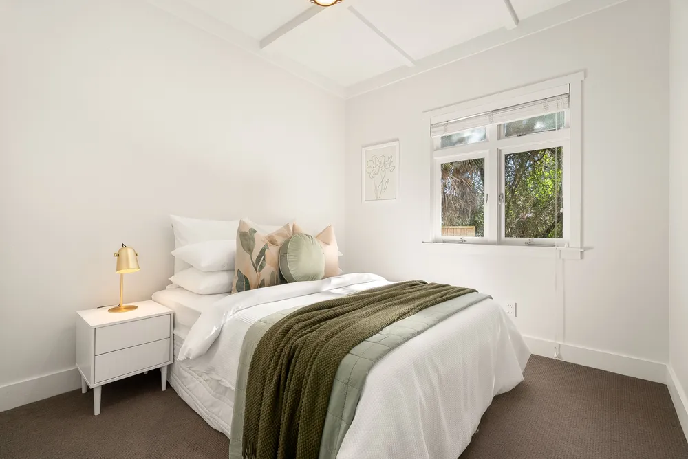 Photos of 12 Thorley Street