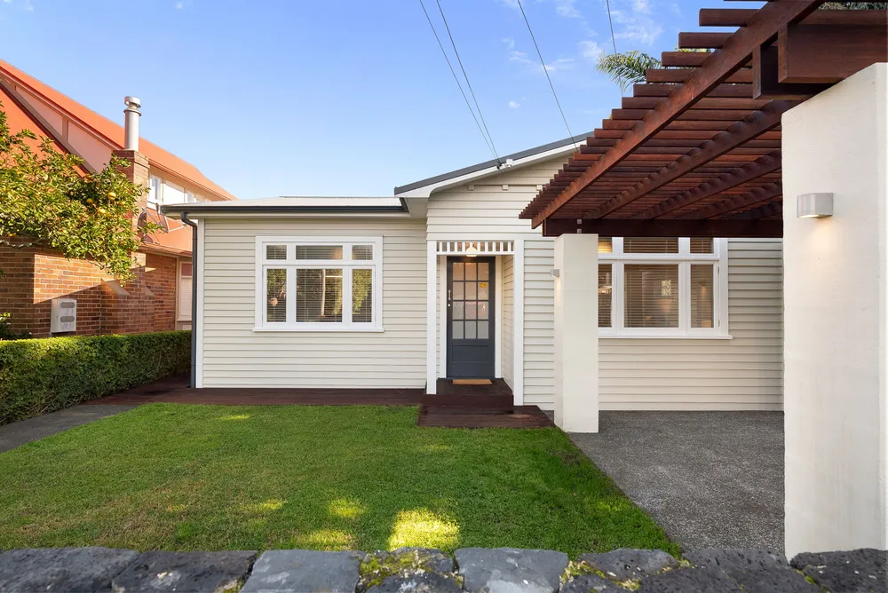 Photos of 12 Thorley Street