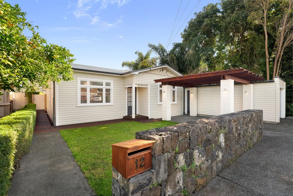 Photos of 12 Thorley Street