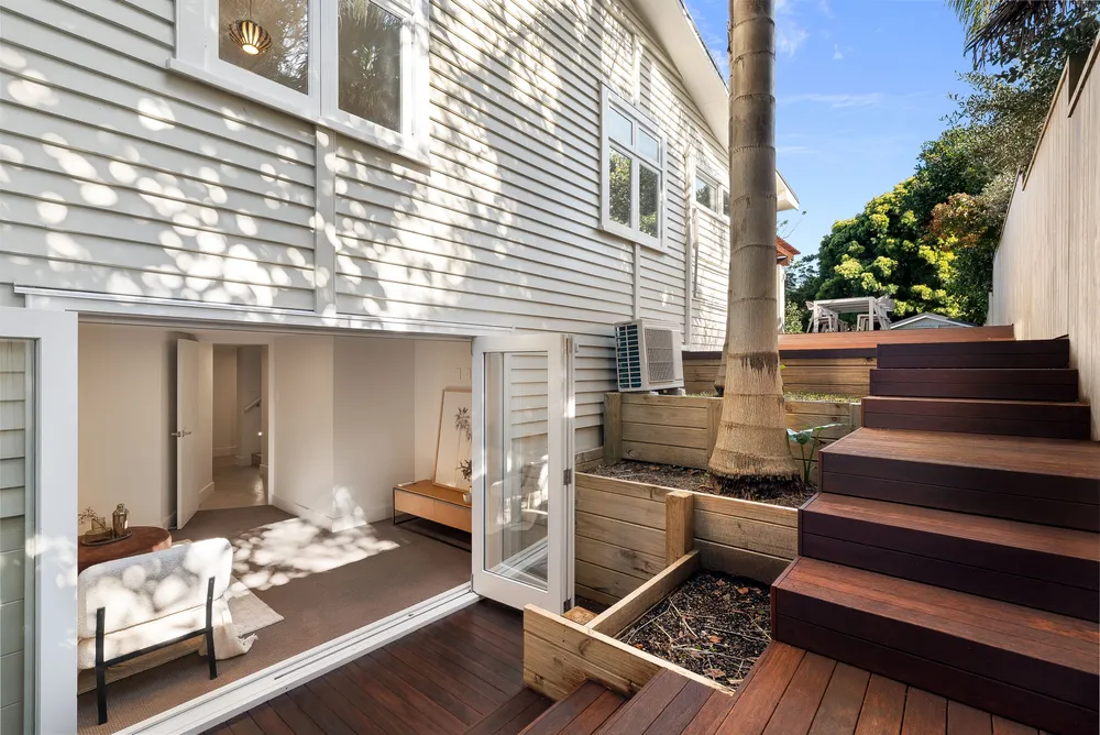 Photos of 12 Thorley Street