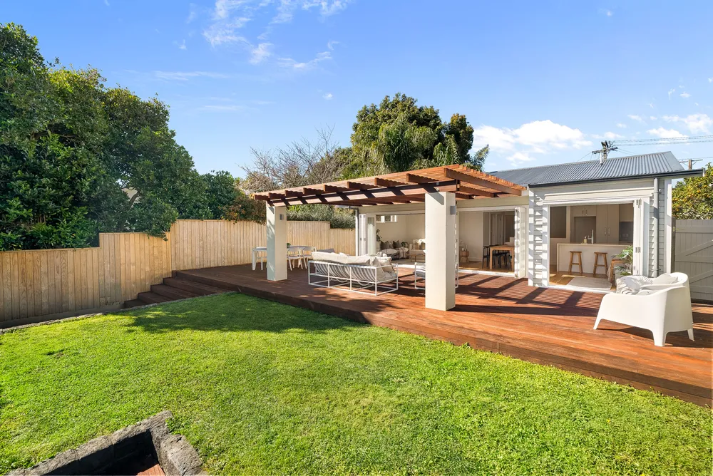 Photos of 12 Thorley Street
