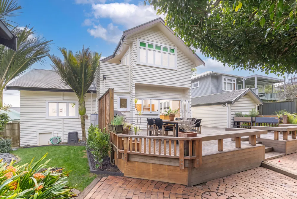 Photos of 15 Atanga Avenue