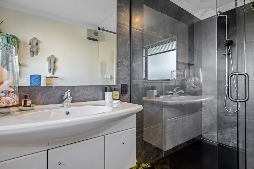 Photos of 16 Kensington Avenue