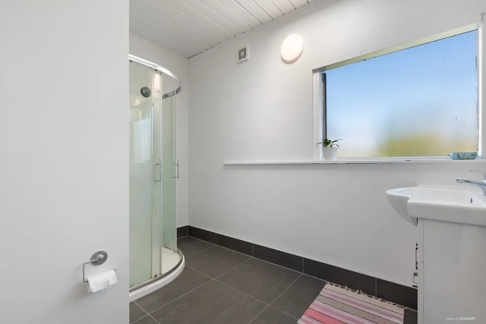 Photos of 156 Bleakhouse Road