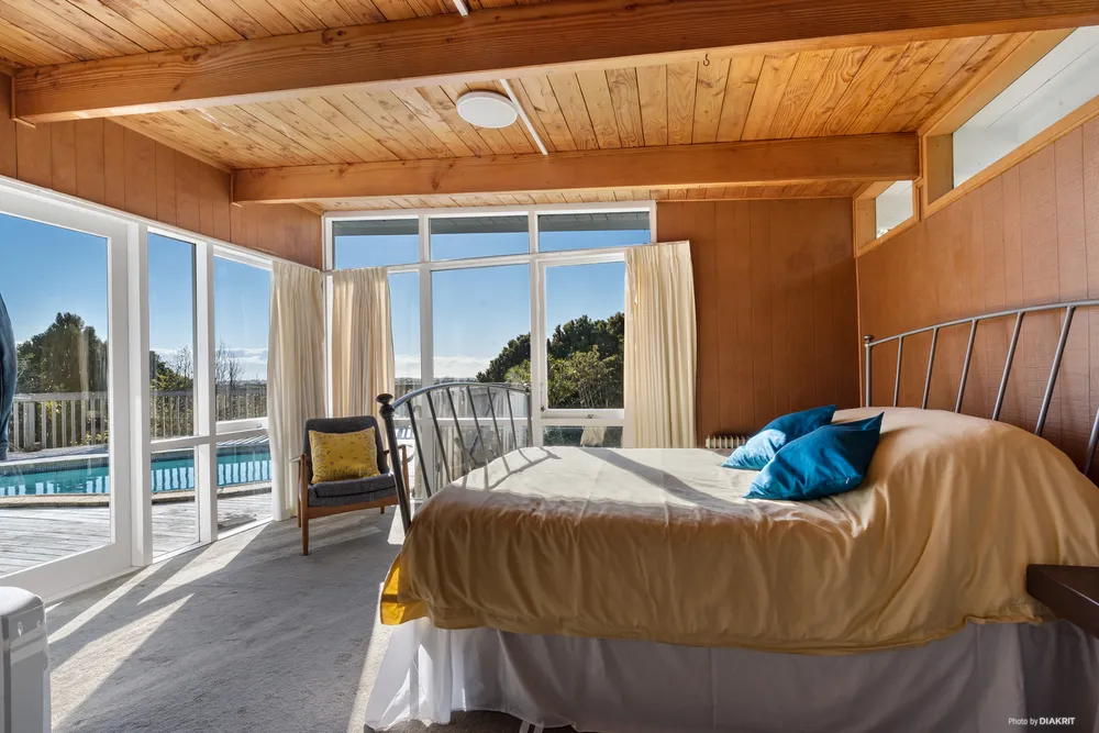 Photos of 156 Bleakhouse Road