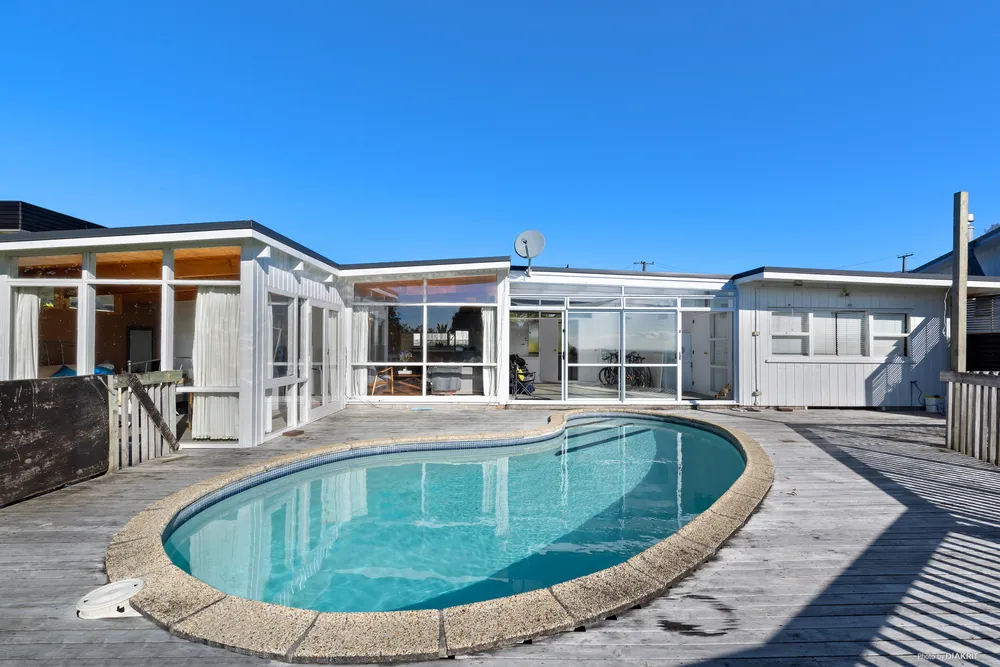Photos of 156 Bleakhouse Road
