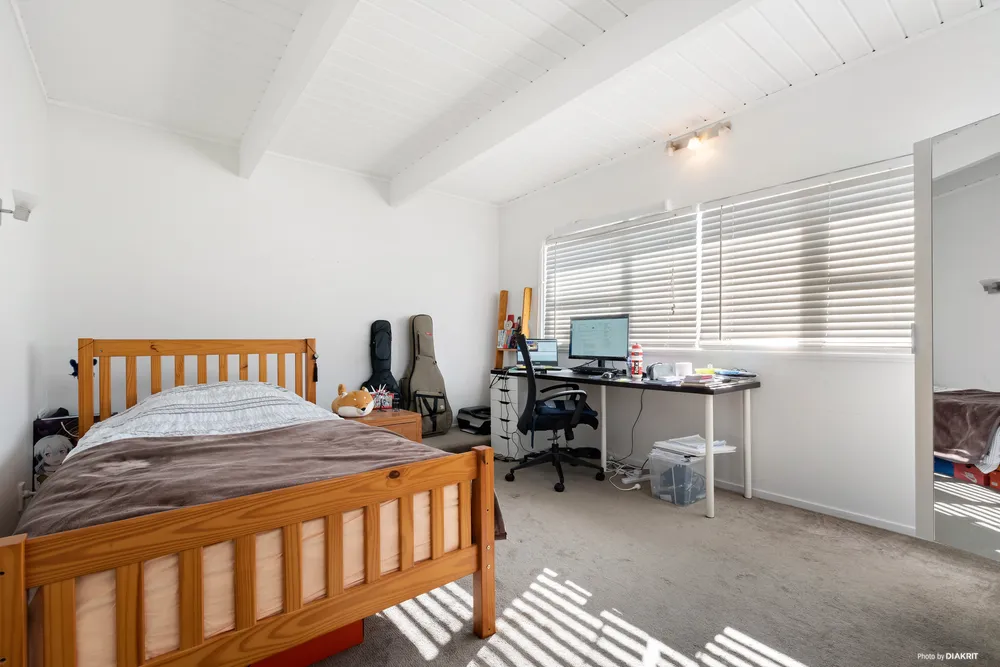 Photos of 156 Bleakhouse Road