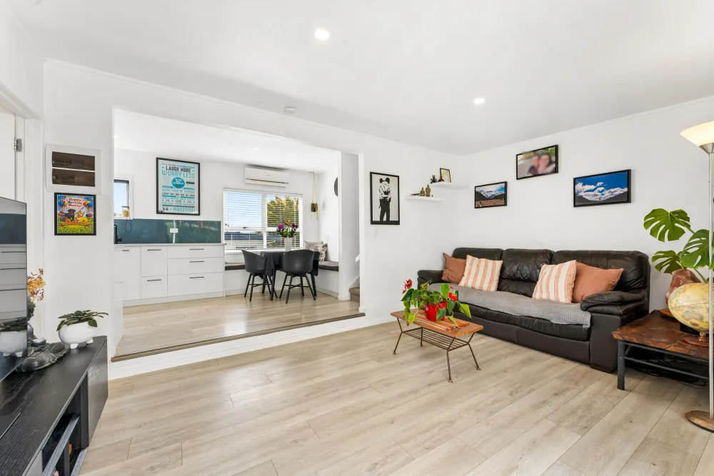 Photos of 52B Bay Street
