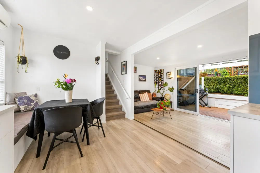 Photos of 52B Bay Street