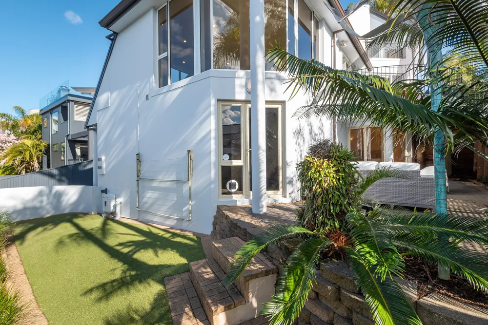 Photos of 12 Auckland Road