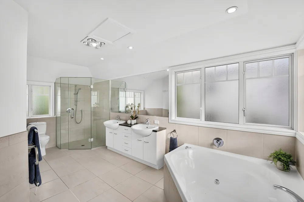 Photos of 5A Inverary Avenue