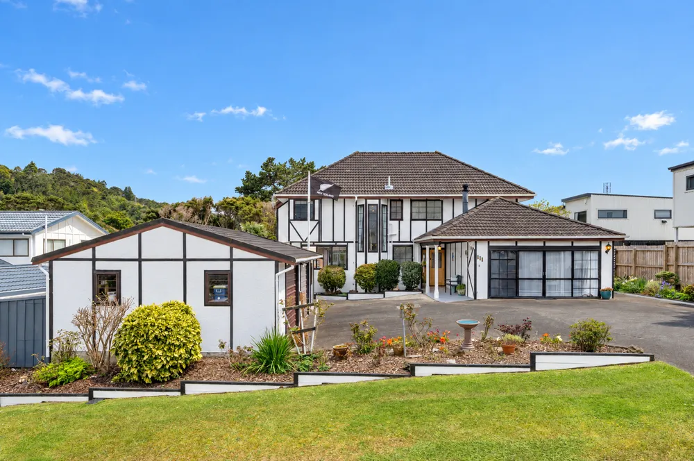 Photos of 225 Manuka Road