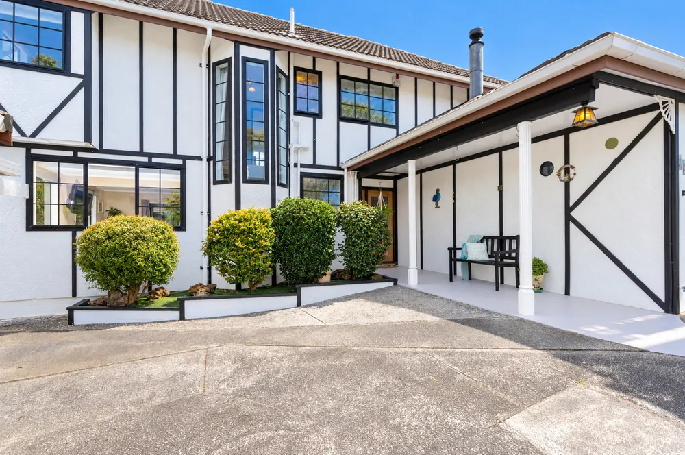 Photos of 225 Manuka Road