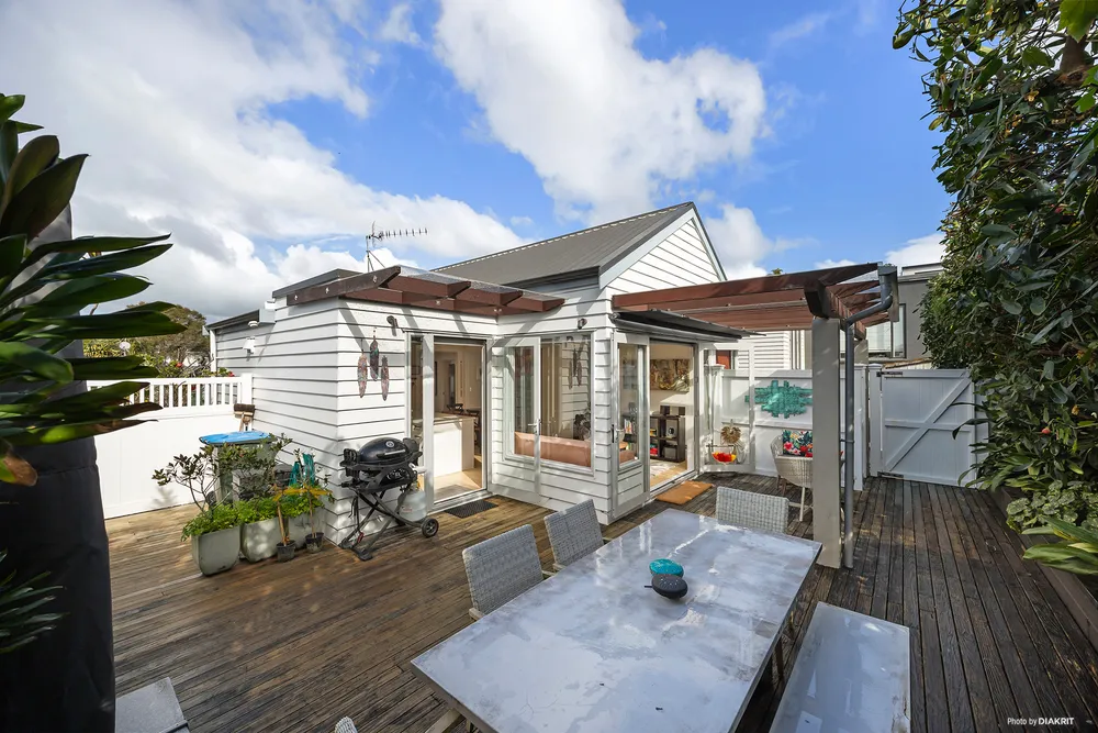 Photos of 25A Hawera Road