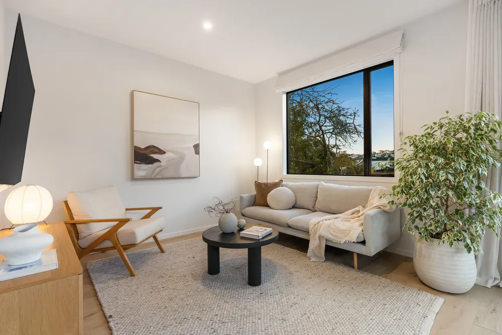Photos of 51A Monarch Avenue