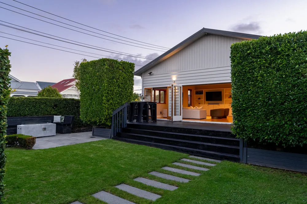 Photos of 39 Renfrew Avenue