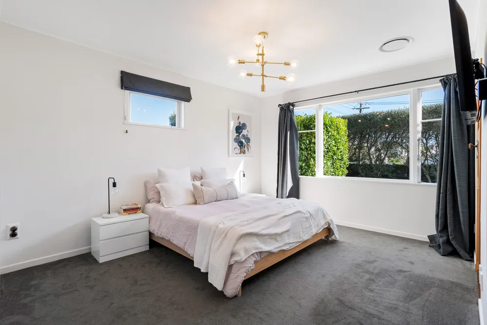 Photos of 39 Renfrew Avenue