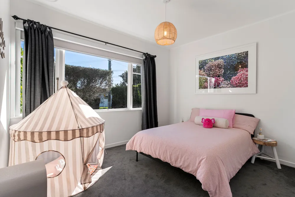 Photos of 39 Renfrew Avenue