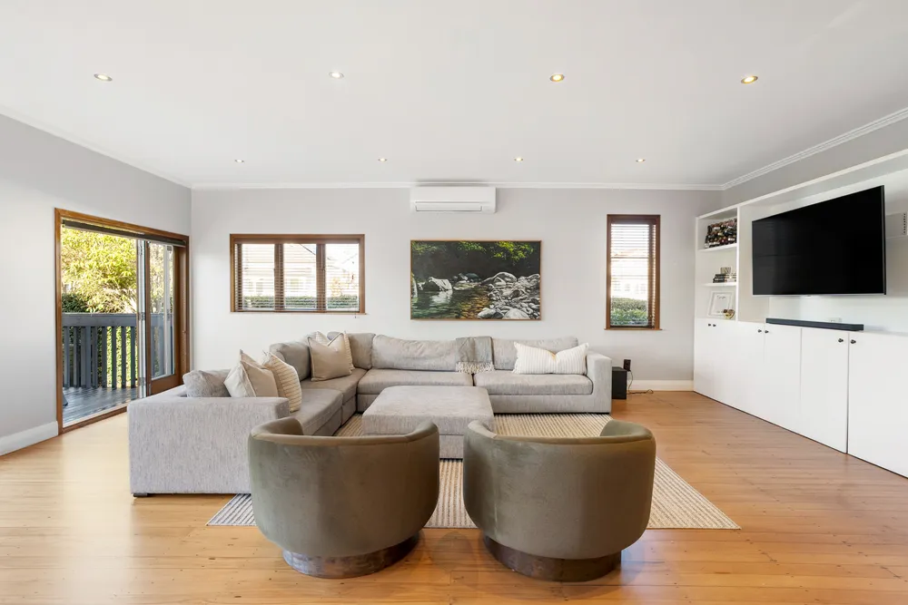 Photos of 39 Renfrew Avenue