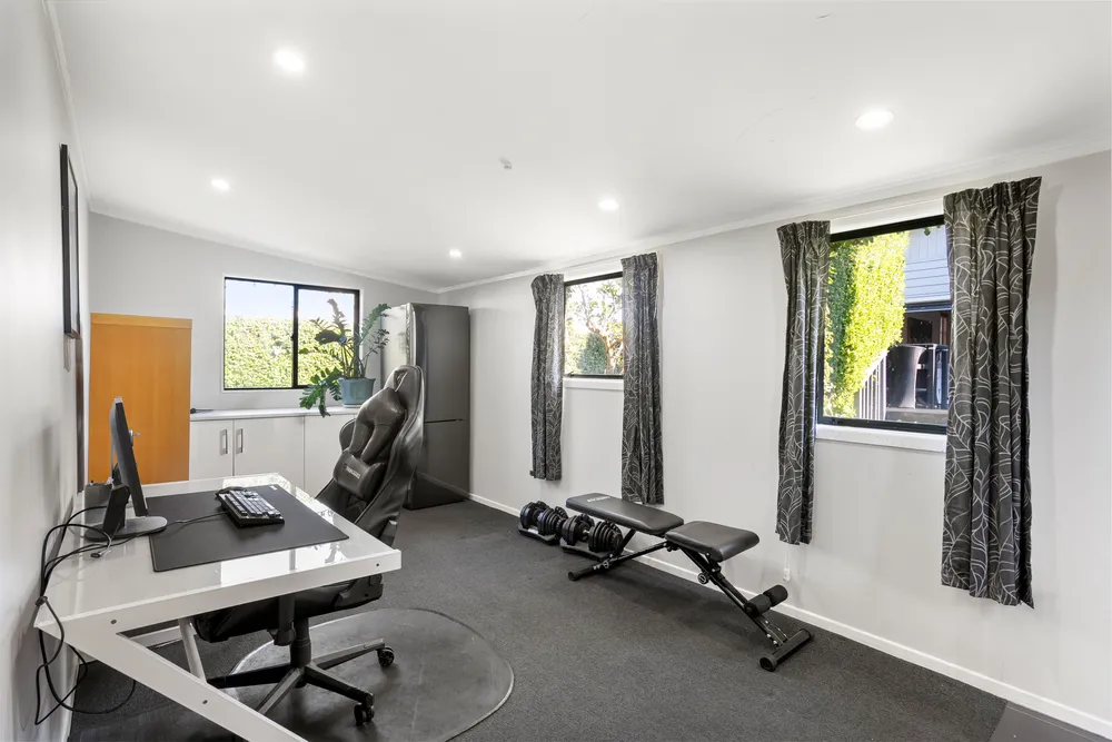 Photos of 39 Renfrew Avenue