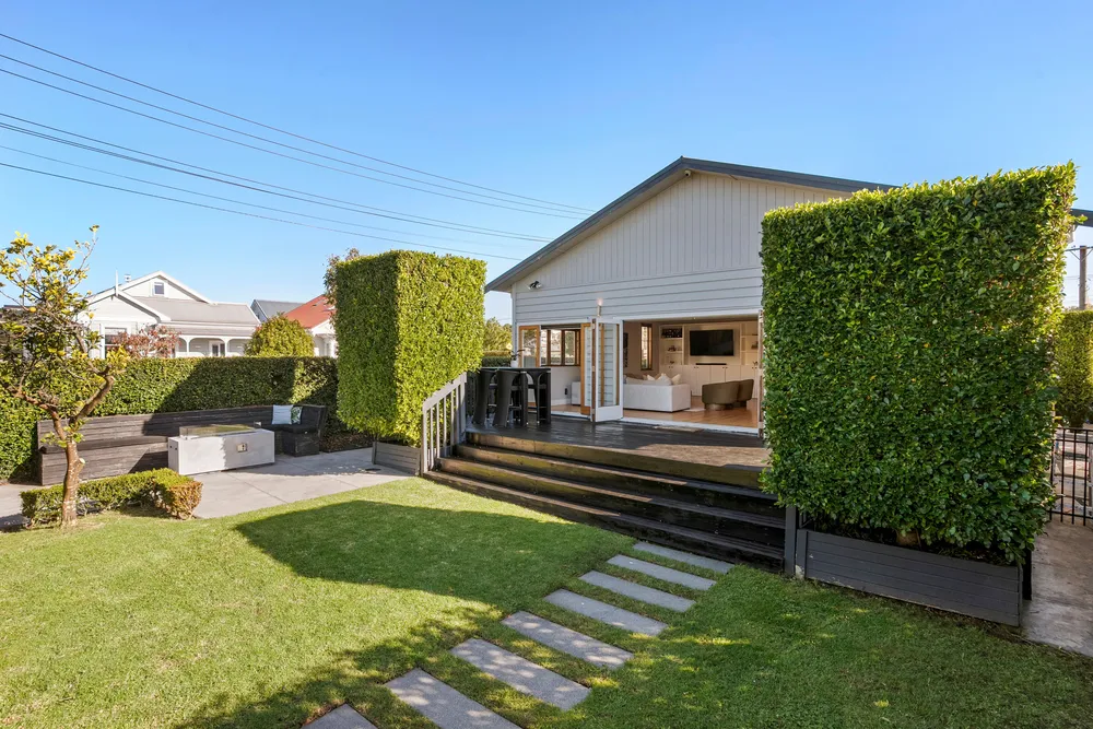 Photos of 39 Renfrew Avenue