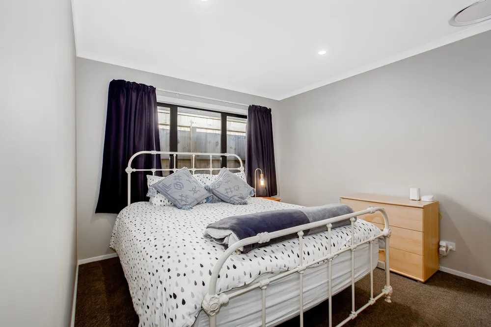 Photos of 24 Queen Charlotte Drive