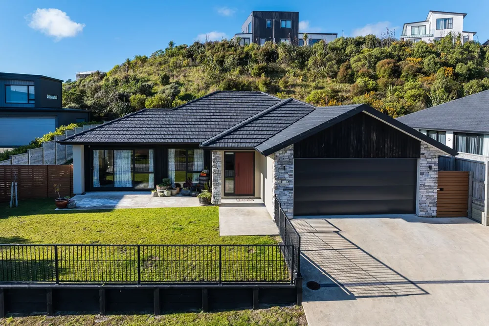 Photos of 24 Queen Charlotte Drive