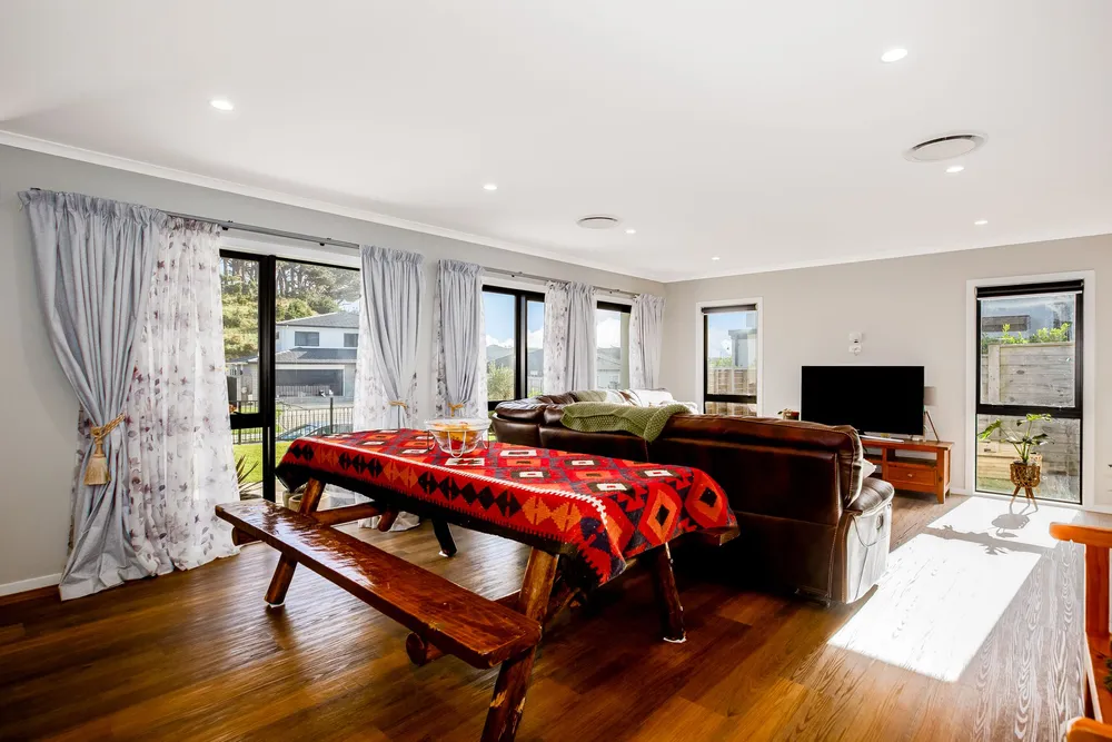 Photos of 24 Queen Charlotte Drive