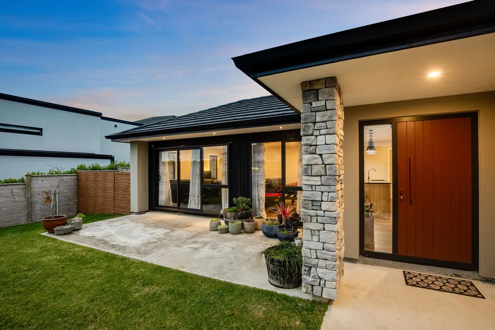 Photos of 24 Queen Charlotte Drive