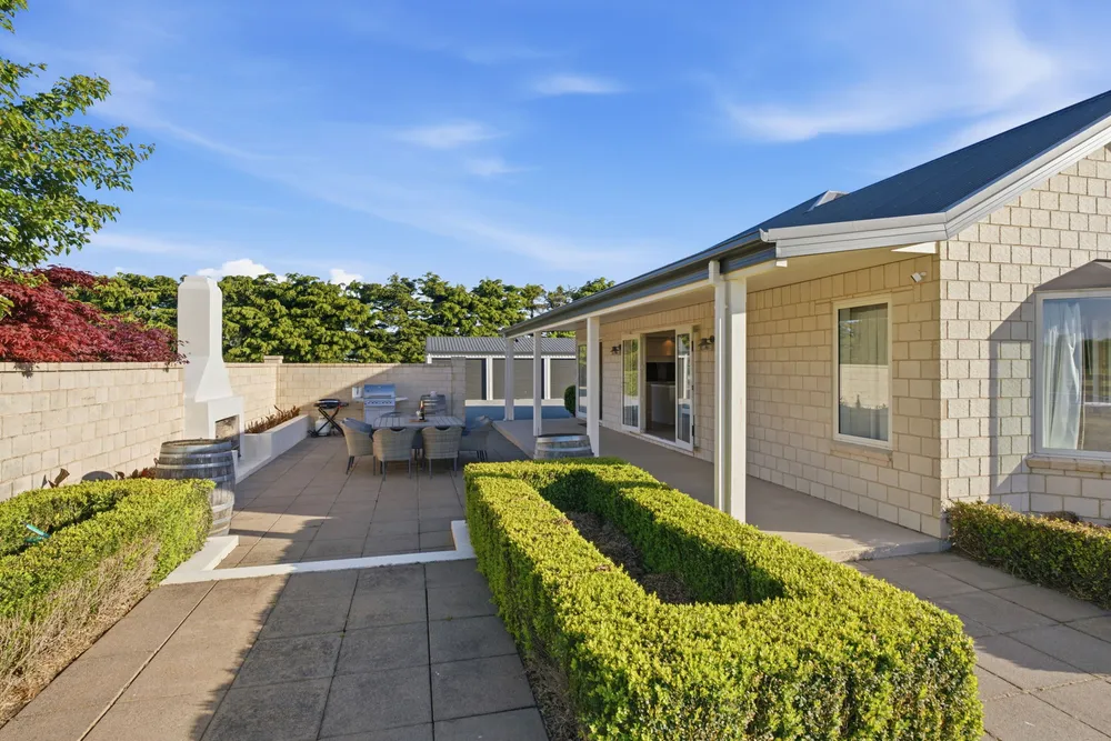 Photos of 139 Weedons Ross Road