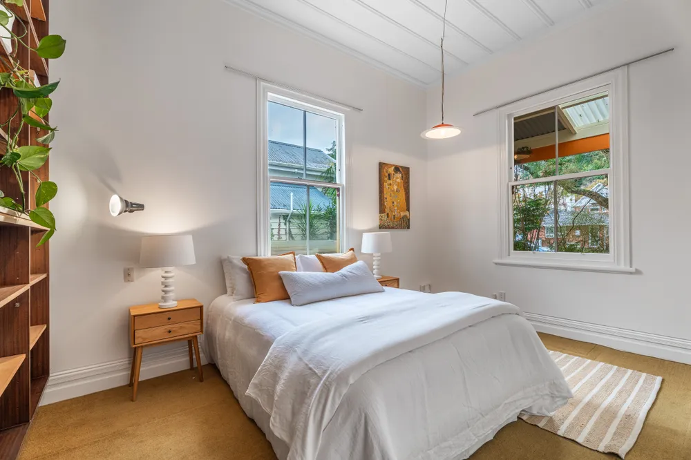 Photos of 17 Oaklands Road