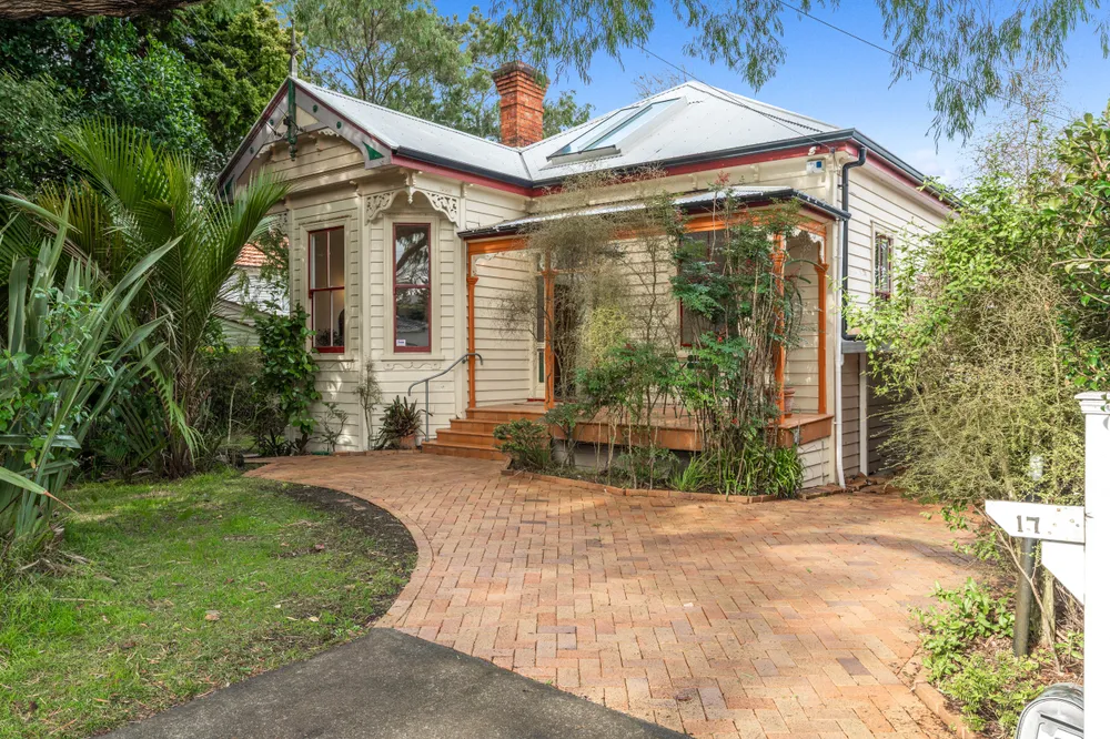 Photos of 17 Oaklands Road