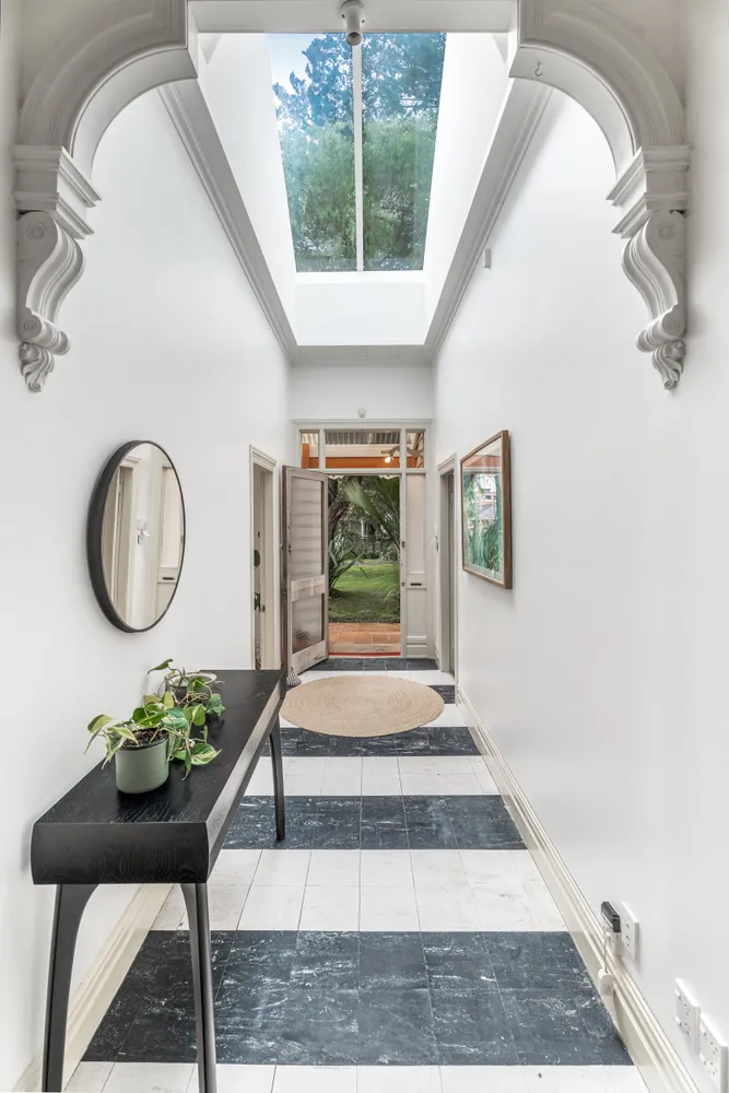Photos of 17 Oaklands Road