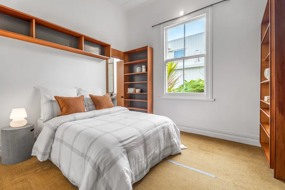Photos of 17 Oaklands Road