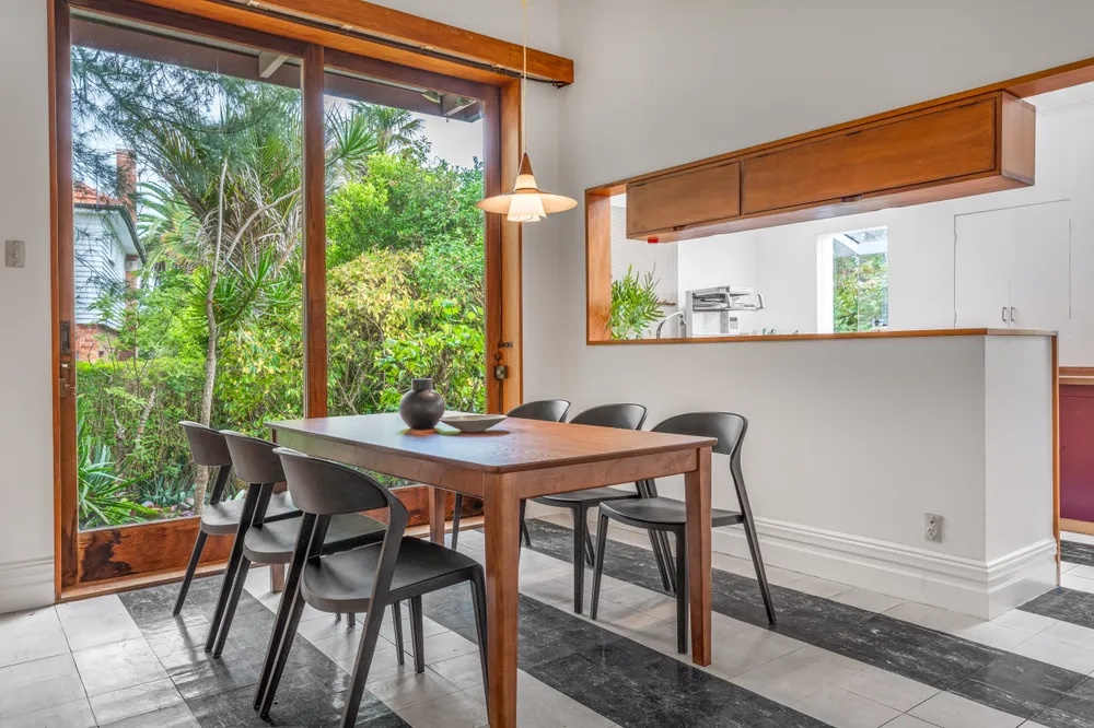 Photos of 17 Oaklands Road