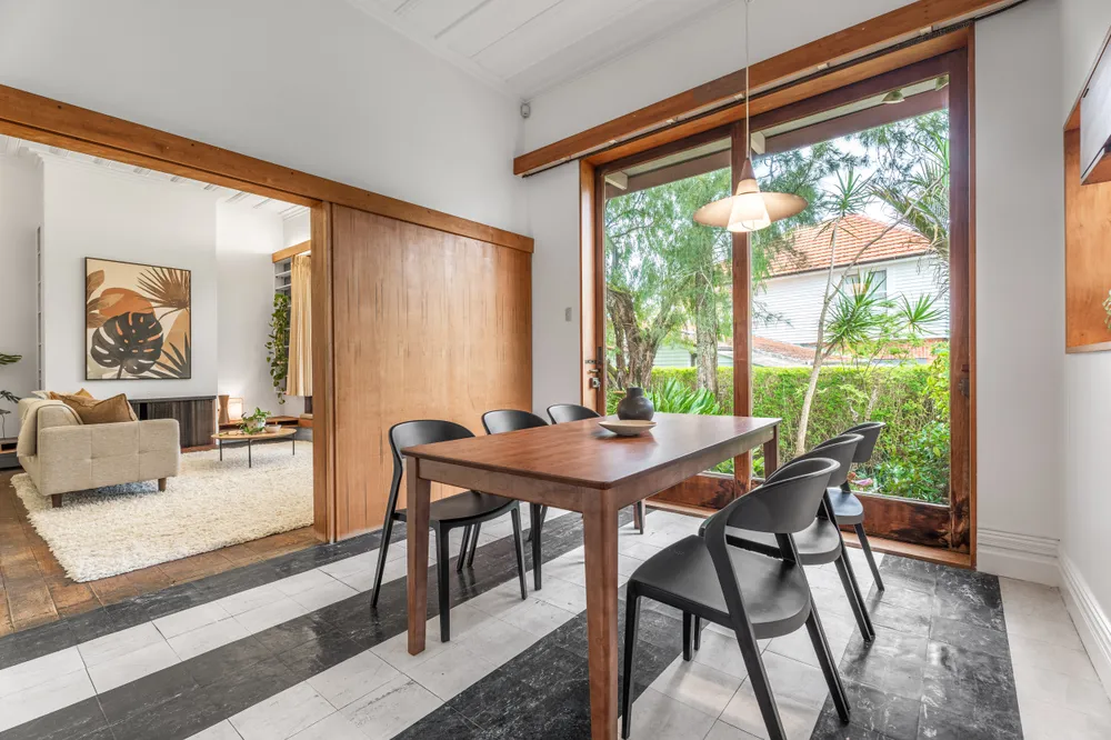 Photos of 17 Oaklands Road