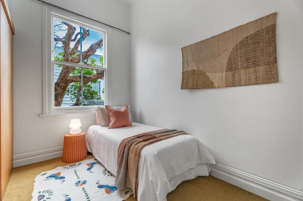 Photos of 17 Oaklands Road