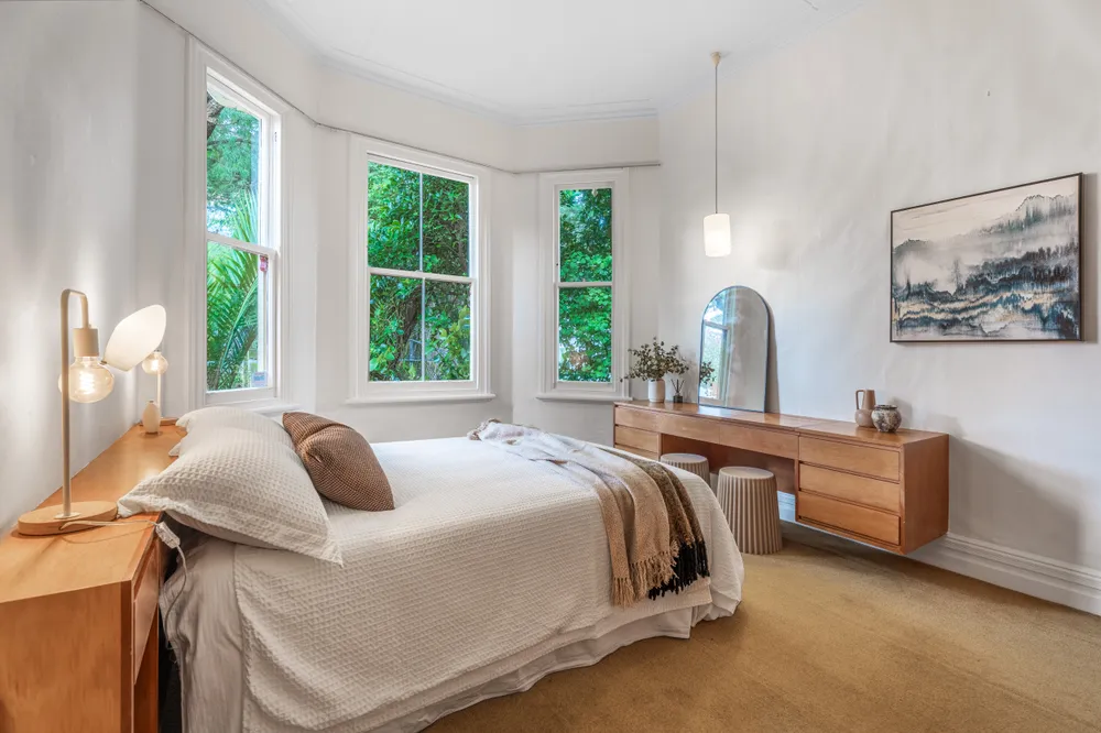 Photos of 17 Oaklands Road