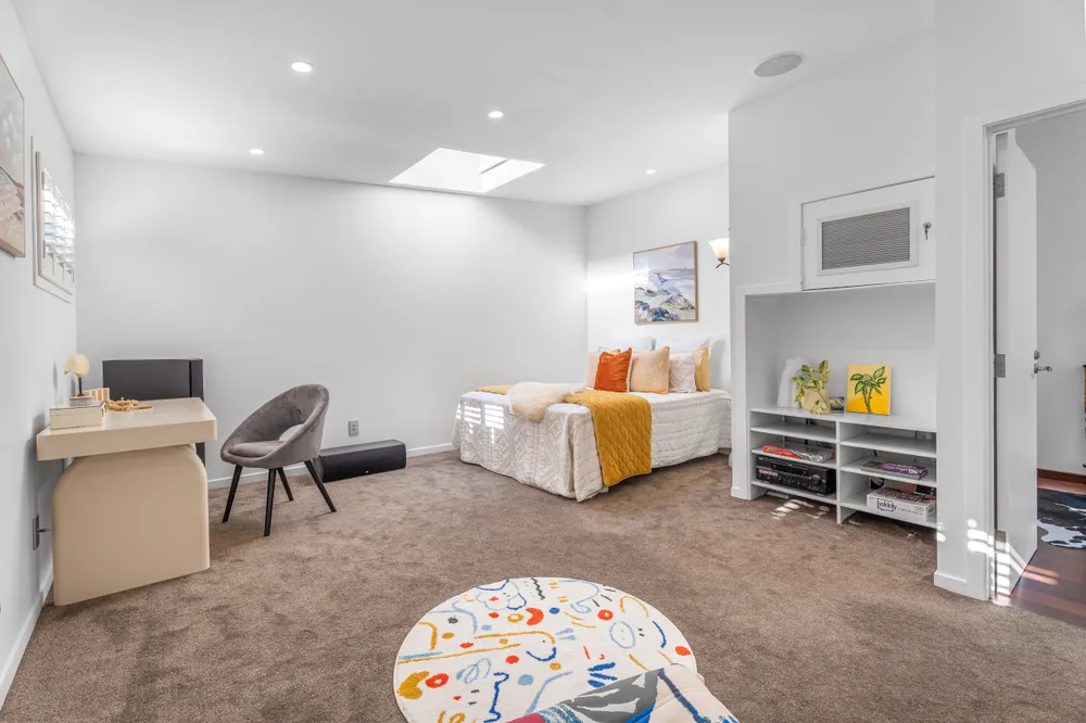 Photos of 72 Cliff Road