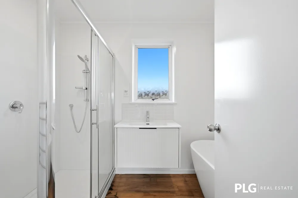 Photos of 12 Farnborough Crescent