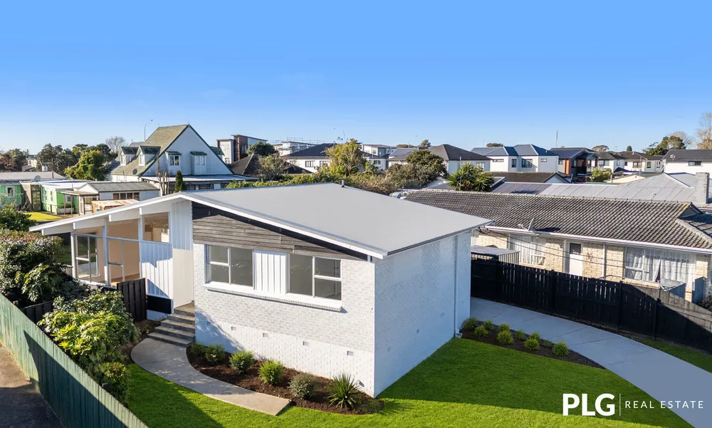Photos of 12 Farnborough Crescent